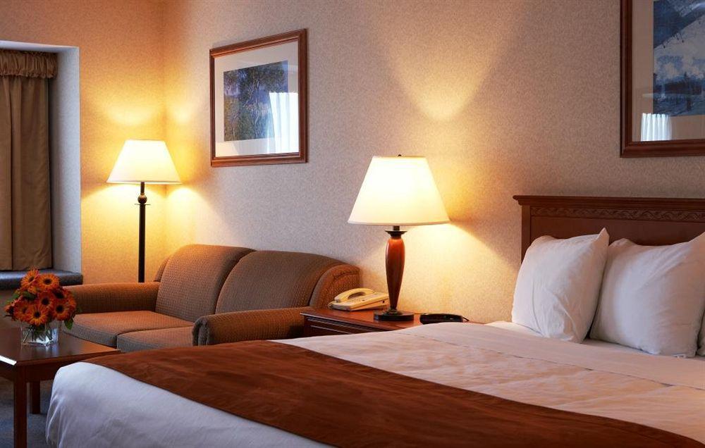 Comfort Inn & Suites Виктория Екстериор снимка