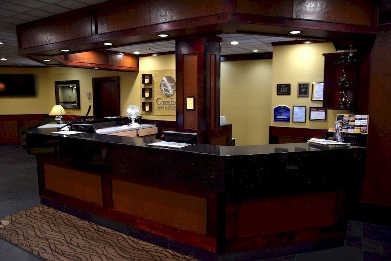 Comfort Inn & Suites Виктория Екстериор снимка
