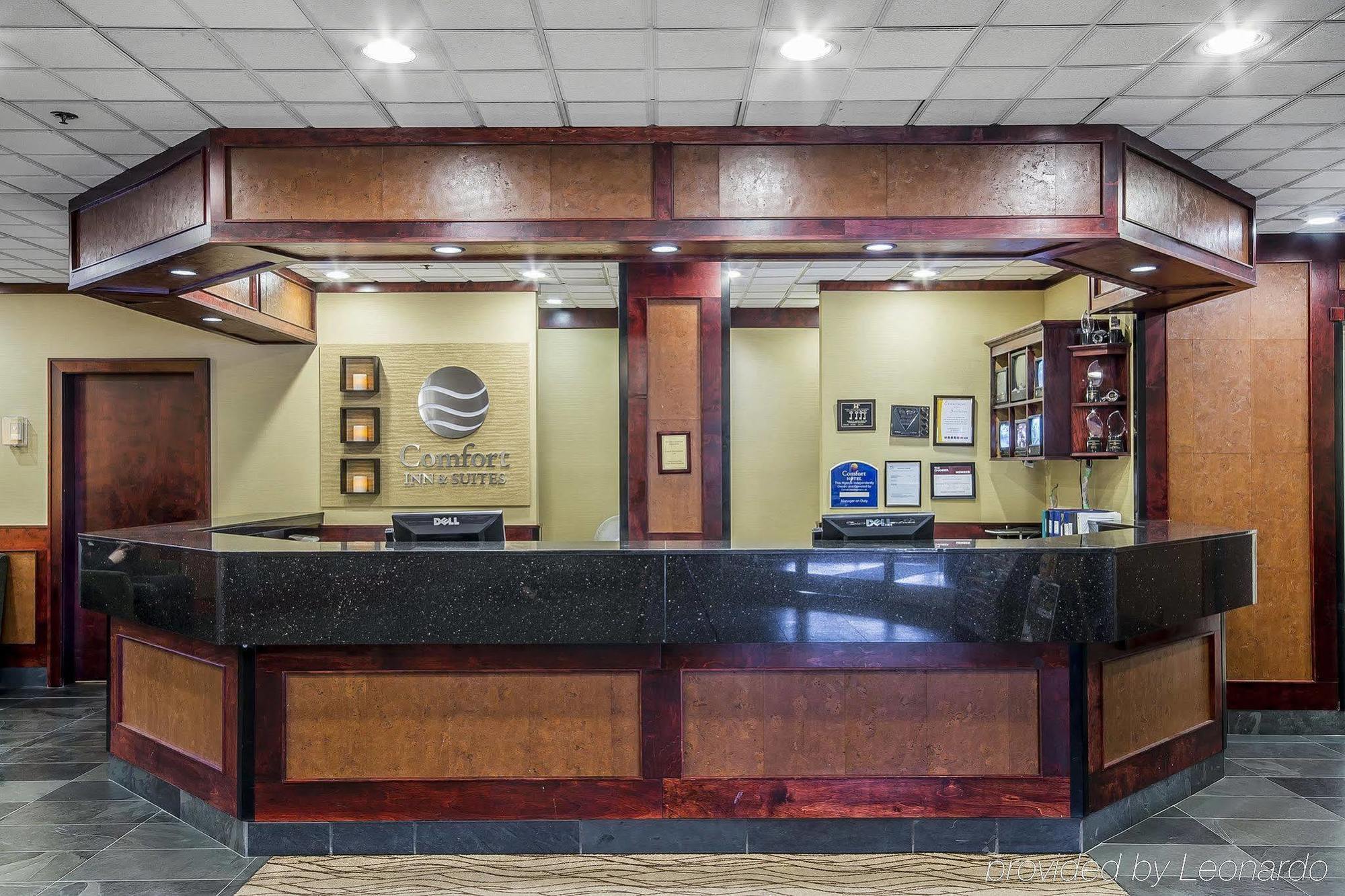 Comfort Inn & Suites Виктория Екстериор снимка