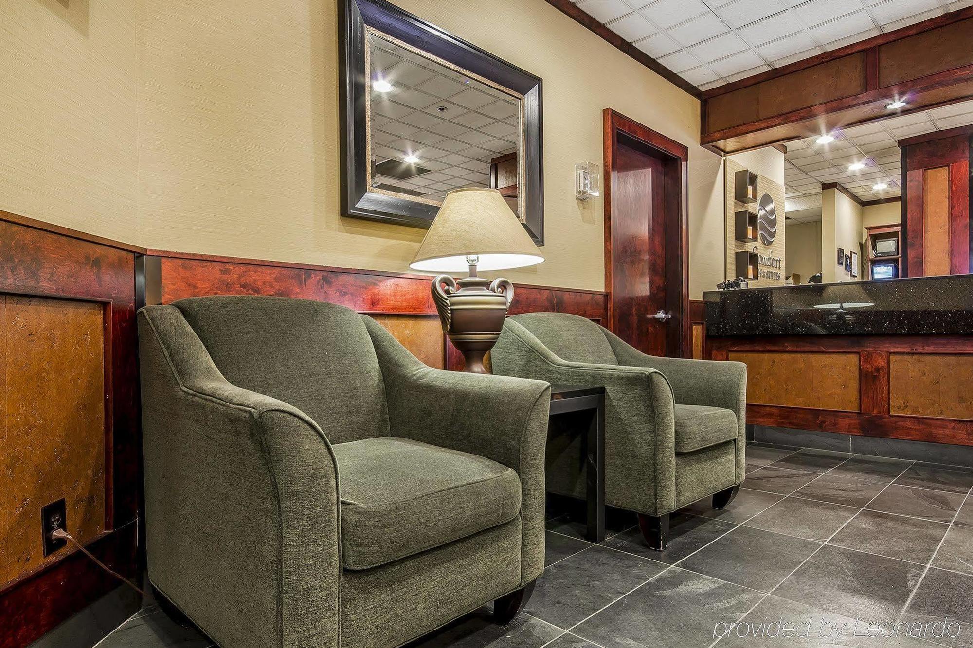 Comfort Inn & Suites Виктория Екстериор снимка