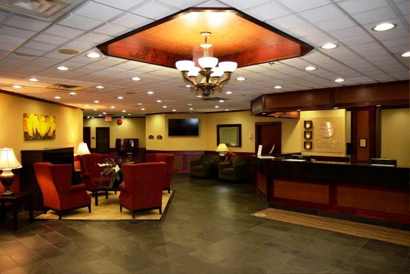 Comfort Inn & Suites Виктория Екстериор снимка