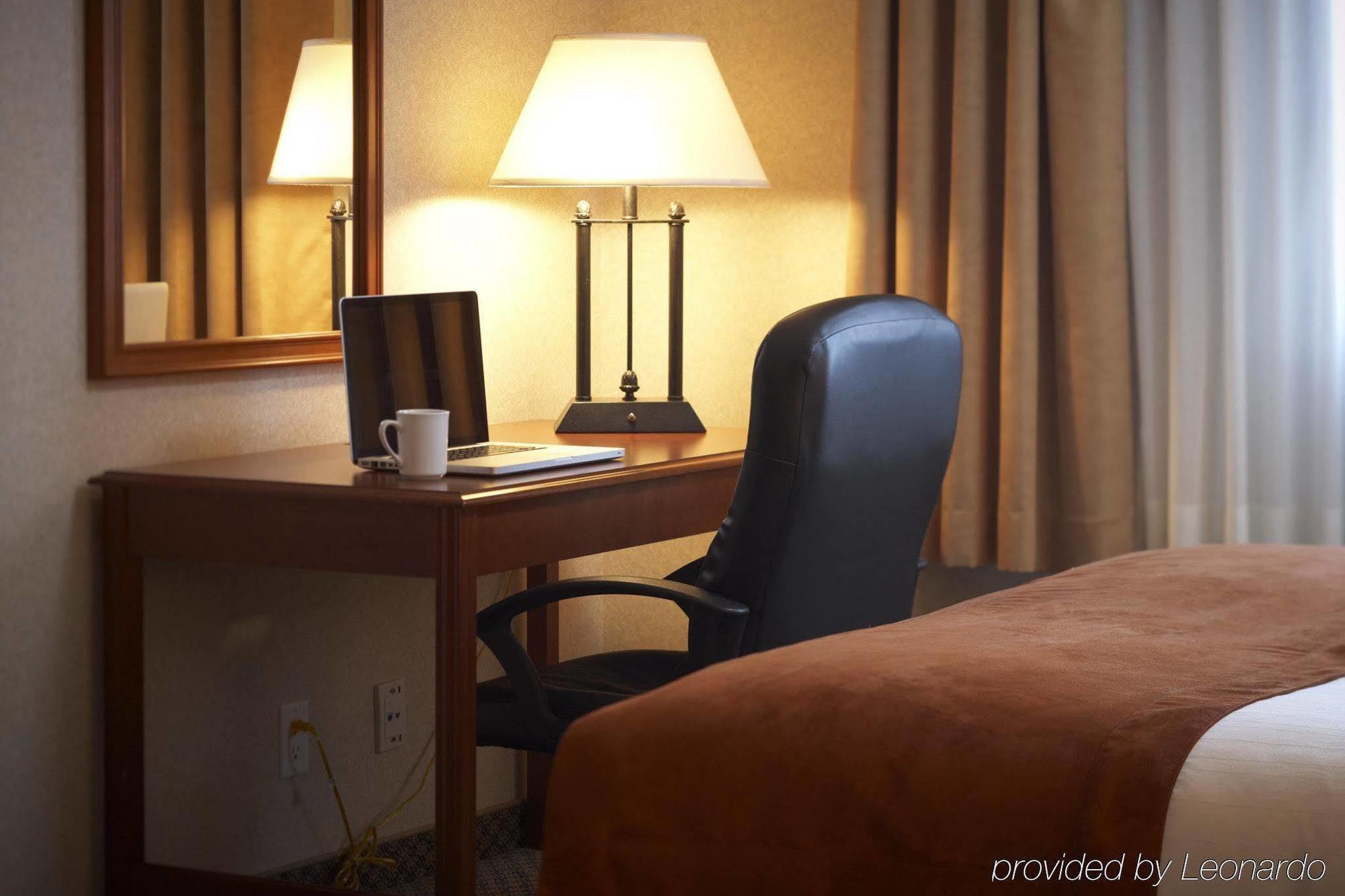 Comfort Inn & Suites Виктория Екстериор снимка