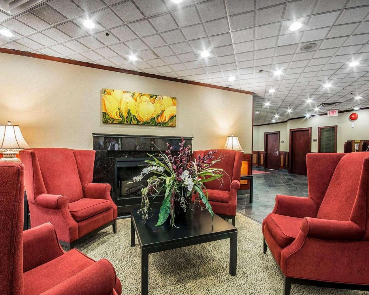 Comfort Inn & Suites Виктория Екстериор снимка