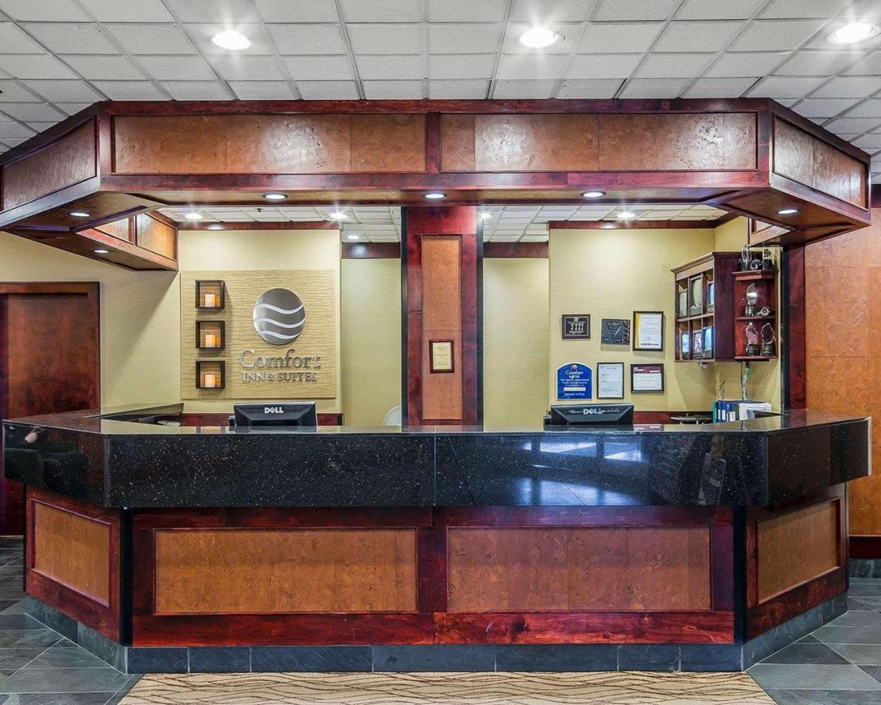 Comfort Inn & Suites Виктория Екстериор снимка