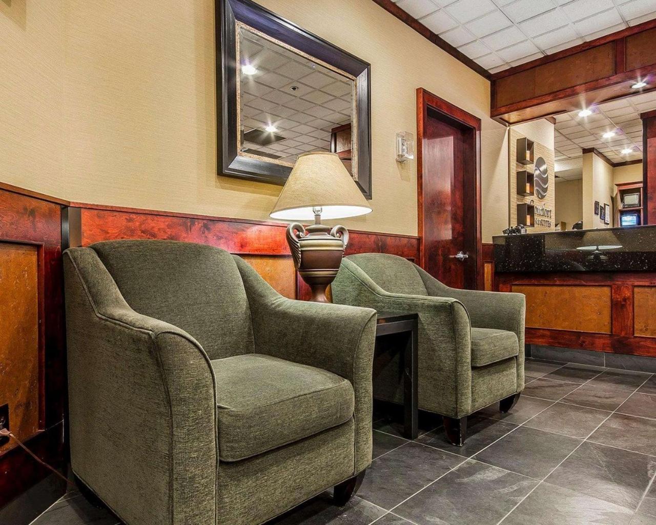 Comfort Inn & Suites Виктория Екстериор снимка