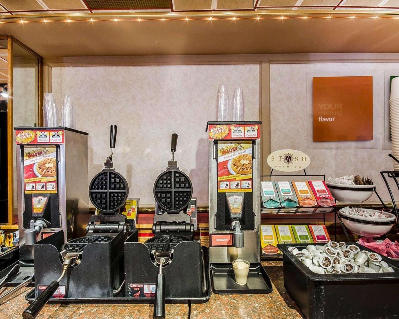 Comfort Inn & Suites Виктория Екстериор снимка